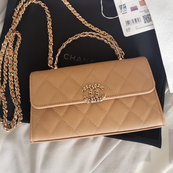 Brand new authentic Chanel 2023 kelly phone holder with chain and top handle - Picture 16 of 17